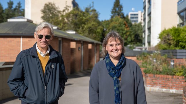 Byråd James Stove Lorentzen og byantikvar Ellen Hole.
